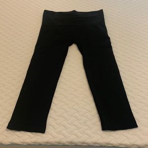 Soma stretch leggings. Below the knee length. Black. Size L